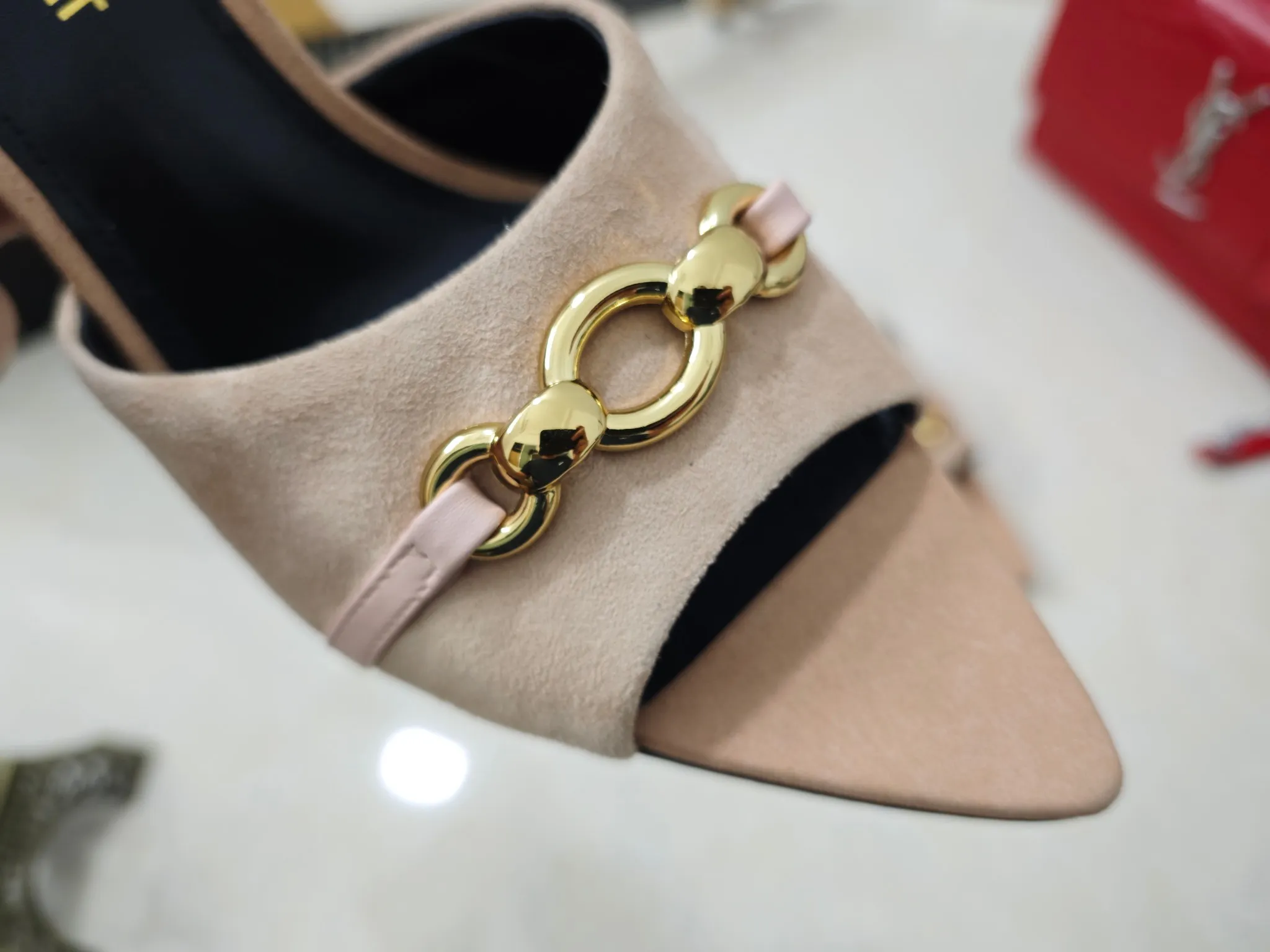 👟👟Ex-factory price 520👟👟【Saint Laurent】Yves Saint Laurent, stiletto heel YSL sandals💃2025 early spring counter synchronizes the latest styles, YSL, decoration👠 Classic and high-quality glamorous masterpieces, the hottest spring and summer series in the counter, with temperament, fashion, classic and attractive design style 😌The effect on the feet is particularly beautiful〰️, the materials are imported from Italy 🇮🇹Black sheep, lining, and foot pads; sheepskin, mid-heeled sandals, size 35-41 (34.41.42 must be customized, non-refundable) outsole; imported genuine leather outsole, with full counter packaging